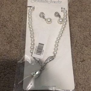 Brand new necklace set with earrings